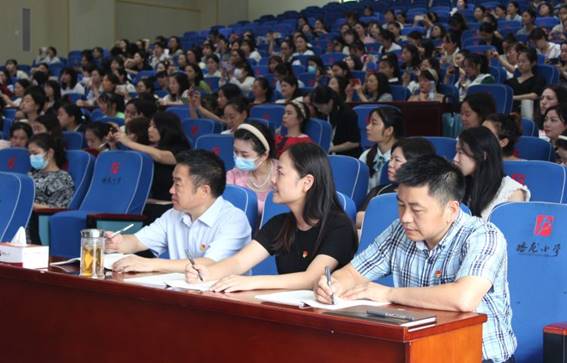 简篇-“聚焦语言领域,解读核心经验”——蟠龙小学幼儿园承办九龙坡区幼儿园语言领域核心经验解读与分享教研活动